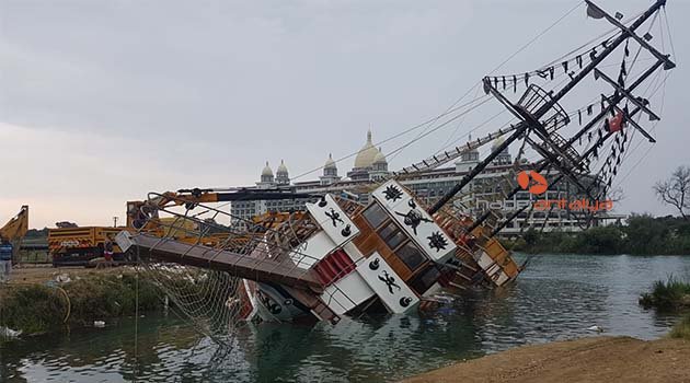 110 kişilik tur teknesi yan yattı