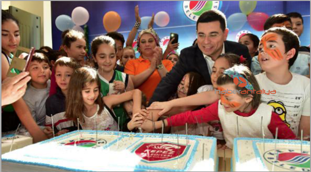 135 öğrenciye doğum günü