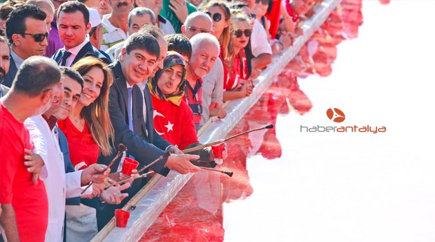 15 TEMMUZ ŞEHİTLERİ İÇİN DEV EBRU