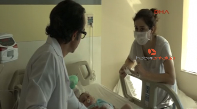 16 aylık Mina, annesinin böbreğiyle hayata sarıldı