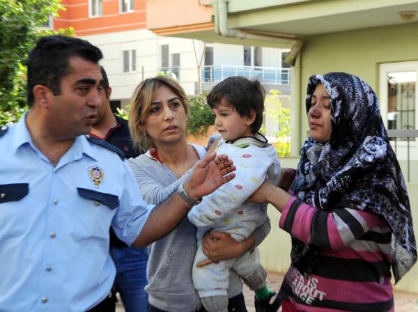 2 Çocuğunu Alevlerin Arasından Kurtardı