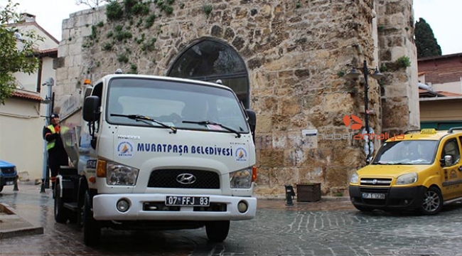 Klasik müziği duyan çöpünü dışarı çıkarıyor
