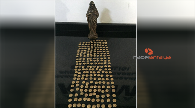 Klozetin su haznesinden 230 sikke çıktı
