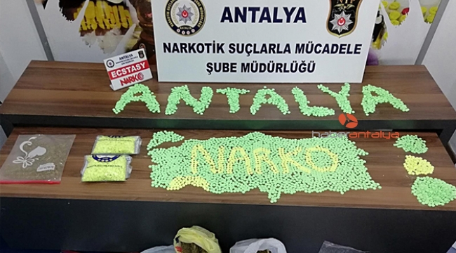 Otomobilden 20 bin adet uyuşturucu çıktı