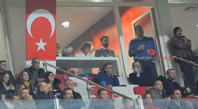 Sigaralar yanıp yanıp söndü
