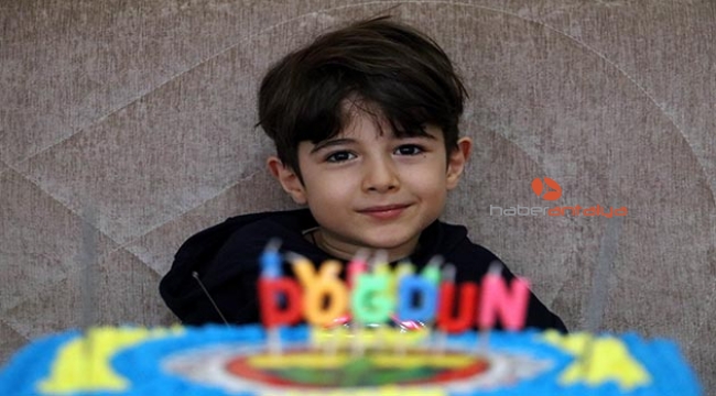 'Umut'landıran müjdenin ardından pastalı ilk doğum günü kutlaması
