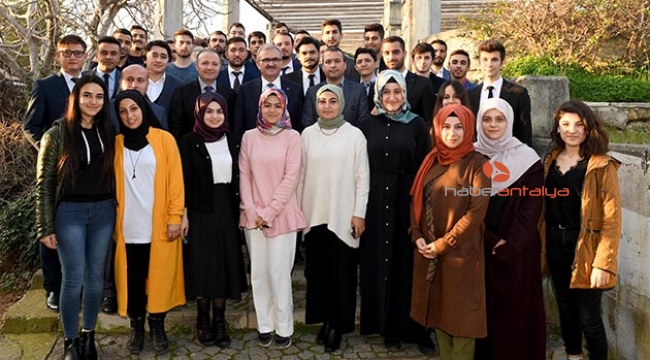 Vali Karaloğlu öğrencilerle buluştu
