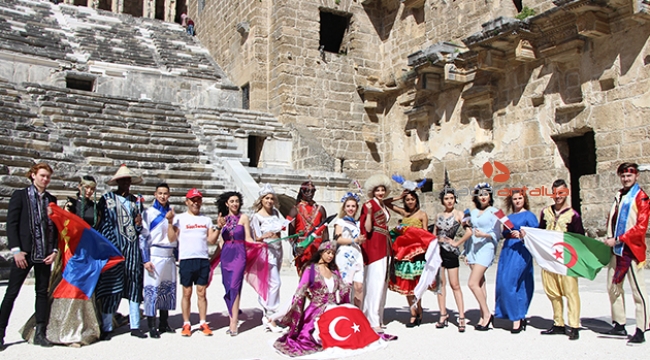32 ülkenin modelleri Aspendos'ta