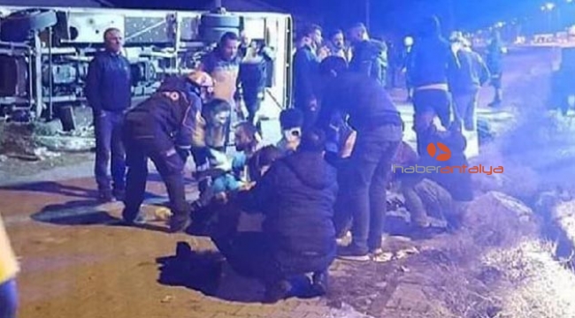 Ankaragücü taraftarlarını taşıyan midibüs devrildi