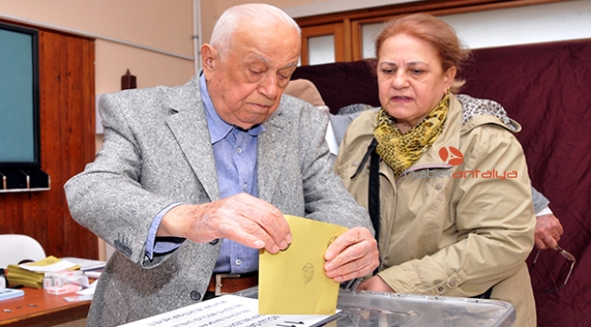 Antalya'da seçmen sandık başına gitti