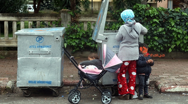 Çöpte yiyecek arıyor gibi yapan kadın esnafı bıktırdı   