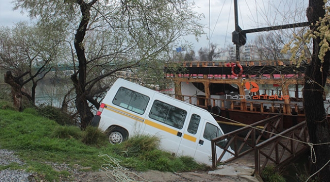 El freni tutmayan Minibüs Manavgat ırmağına uçtu