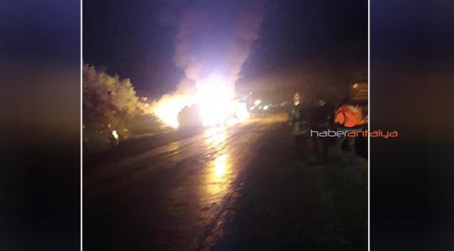Gündüz devrilen TIR dorsesinde gece yangın çıktı 