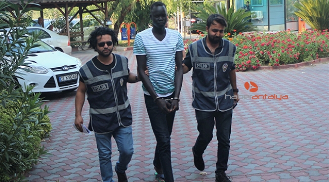 Kemer'de alkol alıp 3 kişiyi yaralayan Sudanlı saldırgan, taciz iddialarından beraat etti