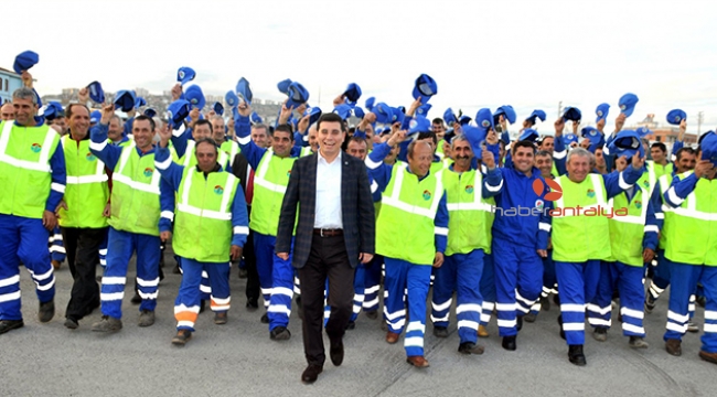 Tütüncü'den belediye işçilerine sendika müjdesi