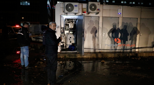ATM'yi 'bu bir soygundur' diyerek soymuşlar