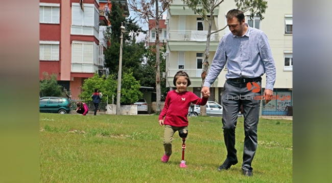Babasının 150 TL'ye kurduğu düzenekle yürümeyi öğrendi, şimdi koşmak istiyor 
