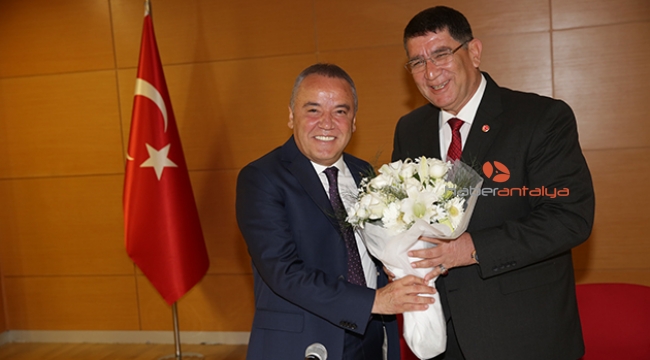 Başkan Böcek: "Siyaseti seçim meydanlarında bıraktım"