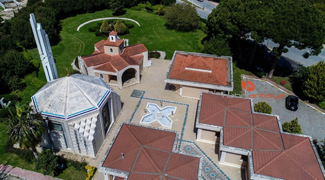 Cami, kilise ve sinagog aynı bahçede