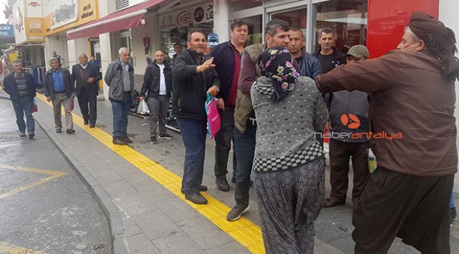 Dilenci kadınlar, kendilerini dolandırıcılıkla suçlayan adama saldırdı