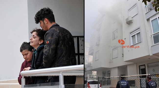 Evi yanan anne, ağlayan kızını teselli etti