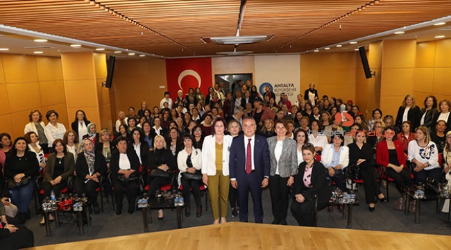 Kadın kollarından Böcek'e ziyaret