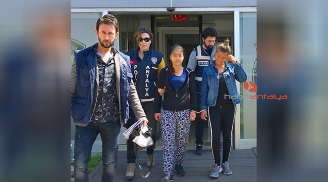 Kartla kapısını açtıkları evi soydular