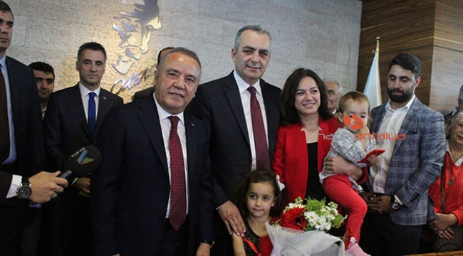 Konyaaltı Belediyesinde devir teslim