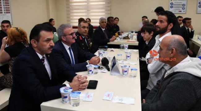 Vali Karaloğlu göçmenlerle yemekte buluştu 