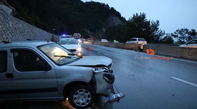 Yağmurda kayan araçlar bariyere çarptı