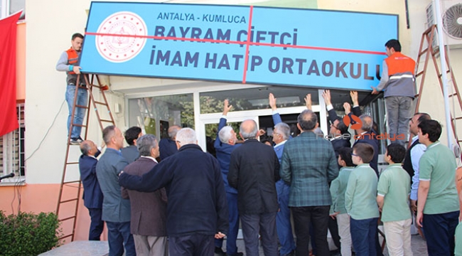 Yapımında emeği geçen okula 43 yıl sonra adı verildi