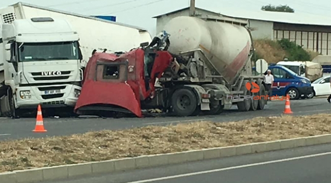 Beton mikseri ile tır çarpıştı