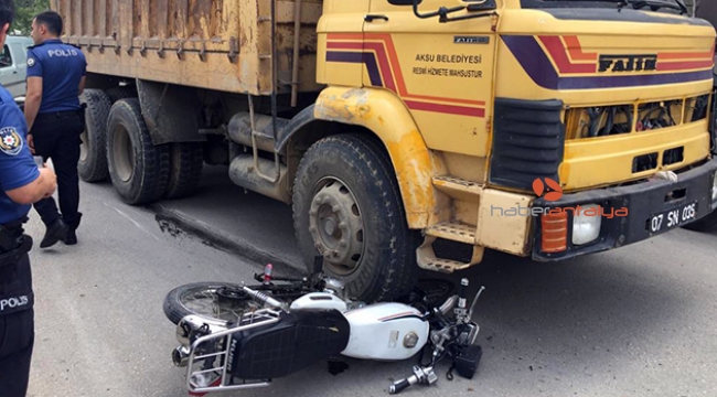 Motosikletli gençler ölümden döndü