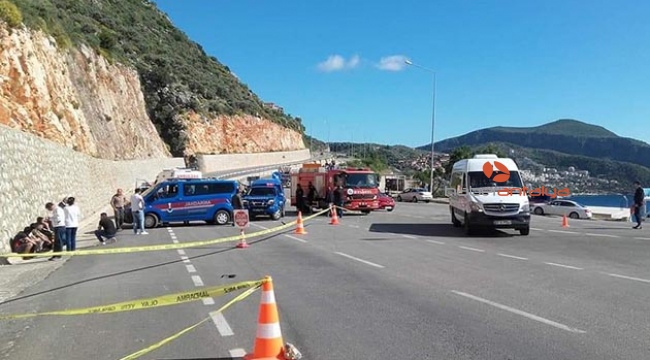 Motosikletli itfaiye aracına çarptı