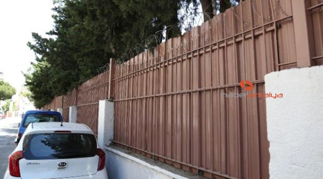 Okul Duvarına 'Jiletli Tel' Önlemi