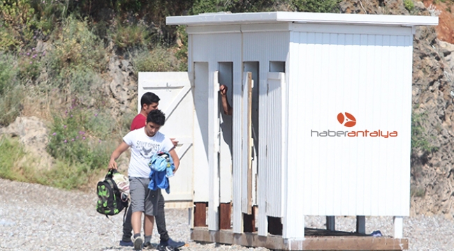 Soyunma kabinlerinin kapıları takıldı