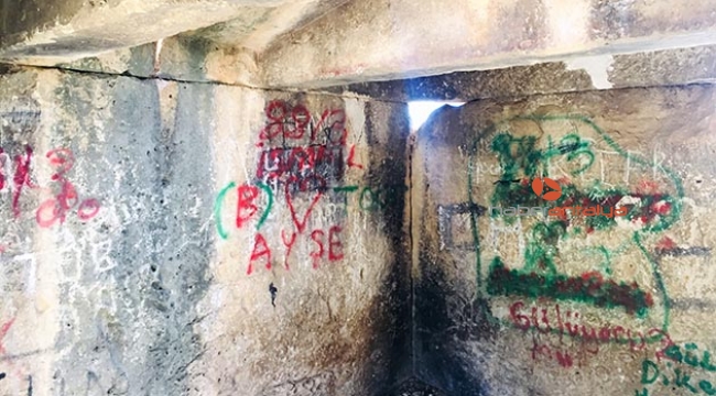 2500 yıllık anıt mezar, vandalizm duvarına döndü 
