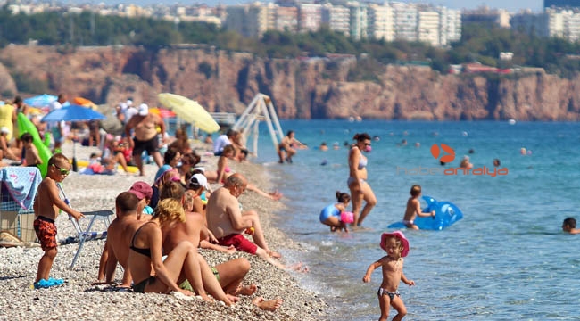 Antalya, bayramda 400 bin turist ağırladı