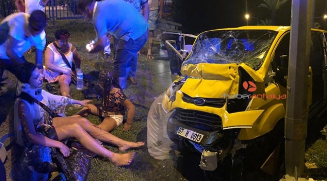 Antalya'da turistlerin trafik kazası