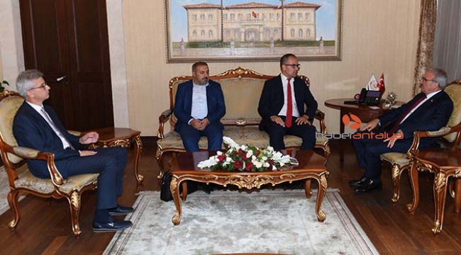 Antalya yetimine sahip çıkıyor