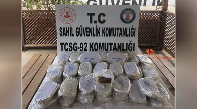 Denizde yüzen çuvaldan 14 kilo esrar çıktı