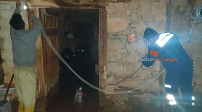 Dolu ve sel zarara yol açtı