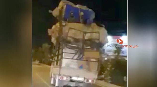 Kamyon üstünde tehlikeli yolculuk