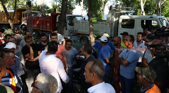 Konyaaltı Sahili'nde mavi bayrak gerilimi