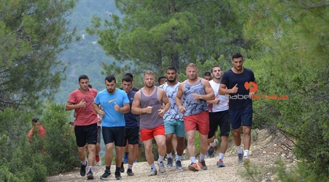 Pehlivanlar Antalya'da kampa girdi