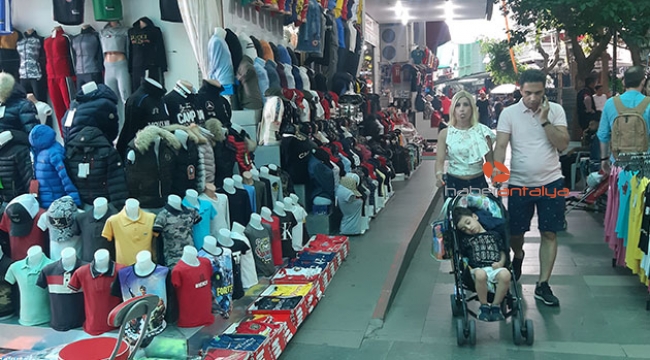 Yerli turisti uğurlayan esnaf yabancı turisti bekliyor