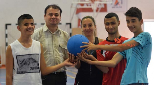 Görme engelli sporcular Muratpaşa’yla turnuvaya hazırlanıyor