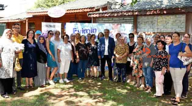 Kadınlar ingiliz anahtarı ve karga burunla tanıştı