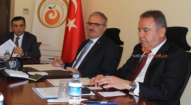 Vali Karaloğlu: "Kaleiçi'yle ilgili hiç kimse kafasına estiğine göre davranamaz"