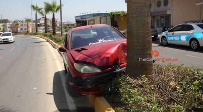 Virajı alamayıp refüje çıktı